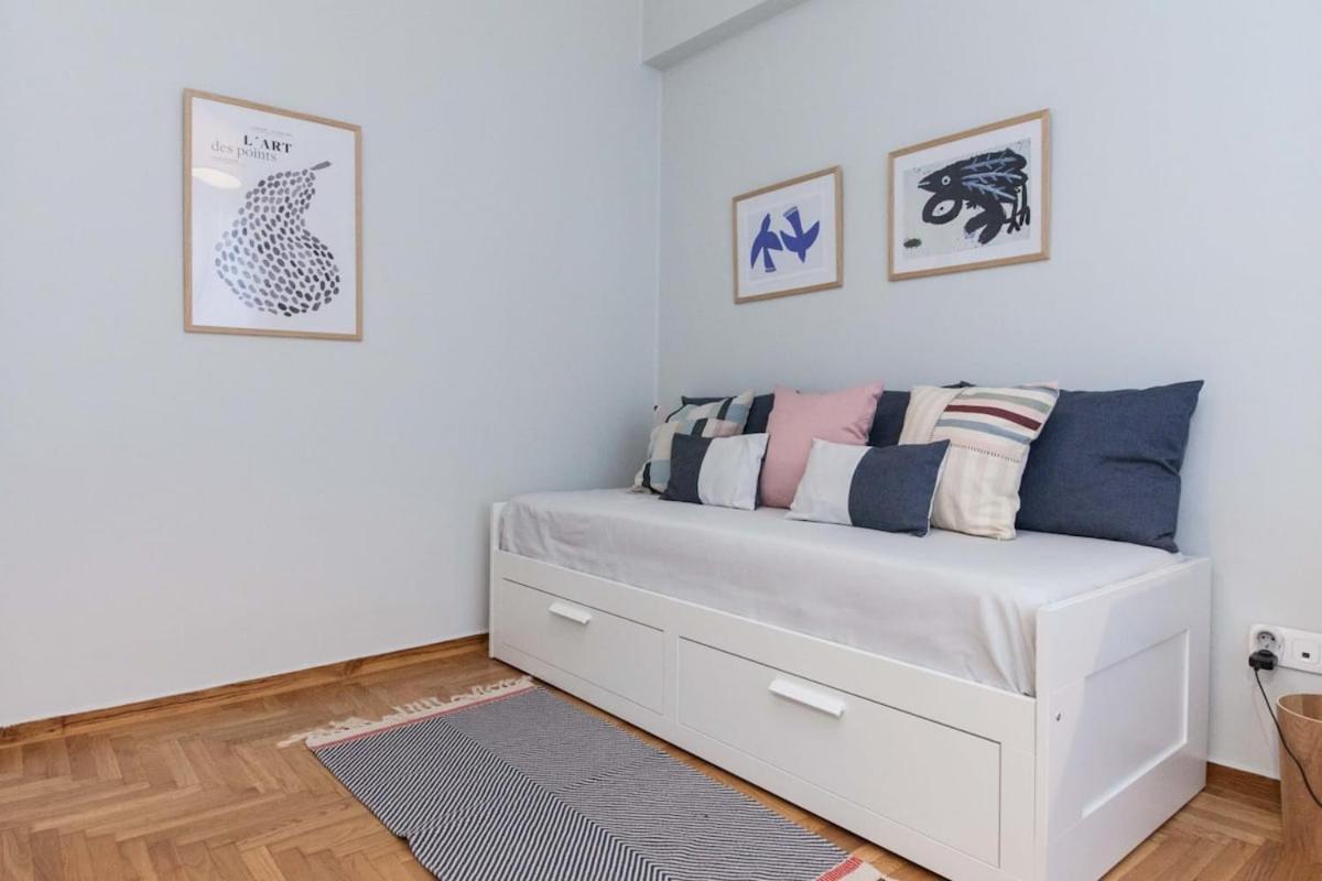 Pagrati Urban Oasis Getaway 2Bd Apt With Balcony 아테네 외부 사진