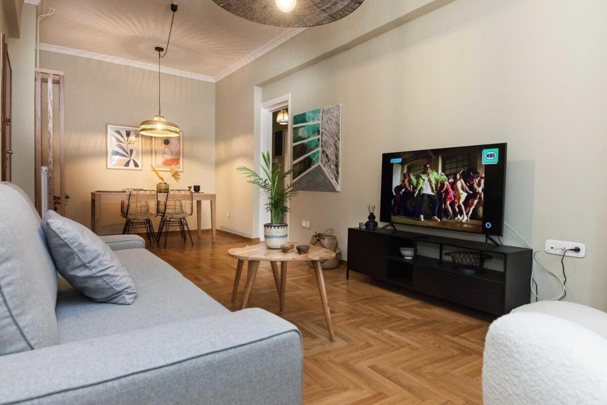 Pagrati Urban Oasis Getaway 2Bd Apt With Balcony 아테네 외부 사진